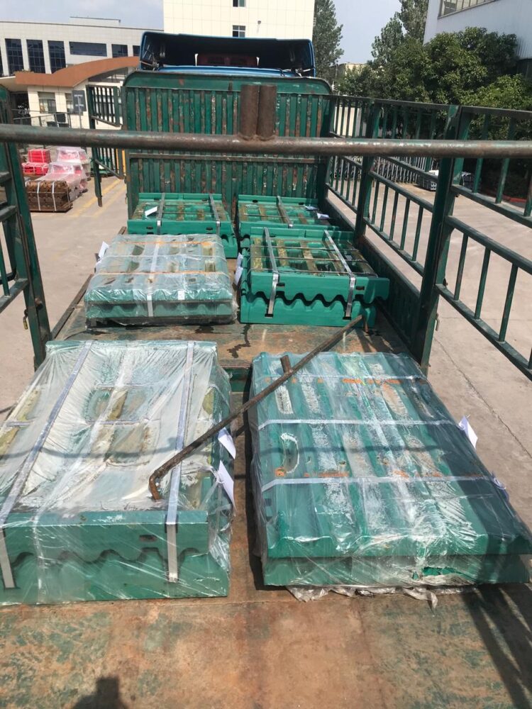 Дробящие плиты для щековых дробилок— марганцевая сталь 22%