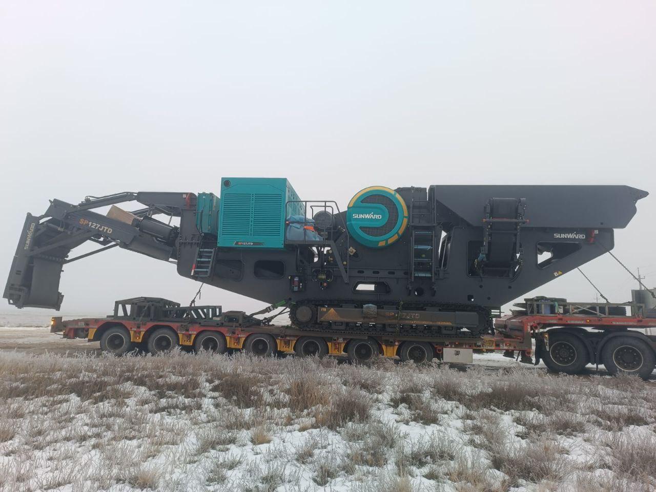 Мобильная щековая дробилка SUNWARD SP127JTD при дроблении гранита