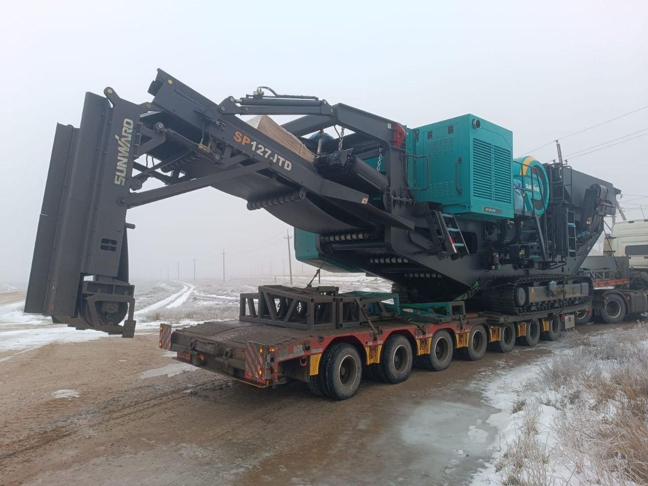 Мобильная щековая дробилка SUNWARD SP127JTD при дроблении гранита