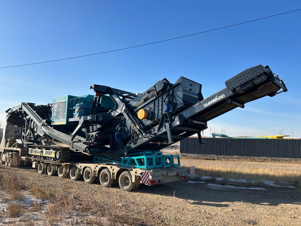 Мобильная щековая дробилка SUNWARD SP127JTD при дроблении гранита