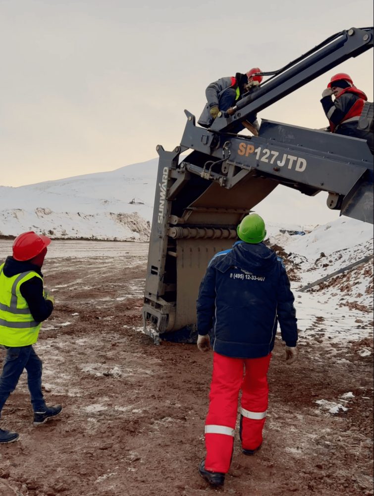 Мобильная щековая дробилка SUNWARD SP127JTD при дроблении гранита