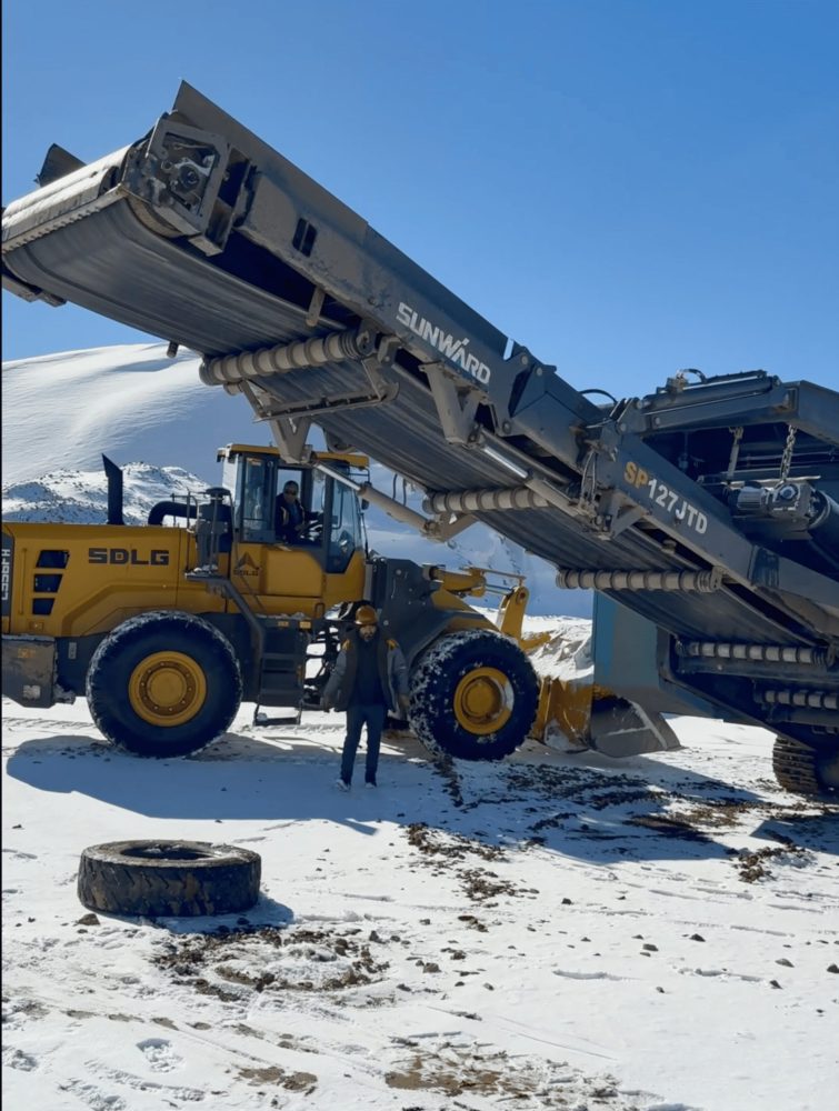 Мобильная щековая дробилка SUNWARD SP127JTD при дроблении гранита